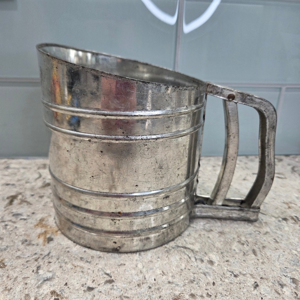 Vintage Metal Flour Sifter Hand Crank Squeeze Handle Primitive Kitchen Tool 5in